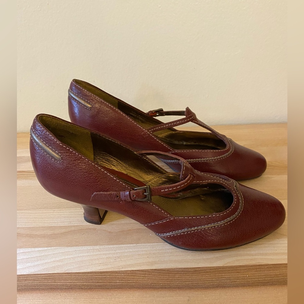 Clarks Burgundy Leather Mary Jane’s Size 5 - Picture 3 of 5